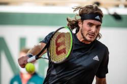 足球直播在线观看免费-包含世界网球队横扫西班牙网球队，西西帕斯制霸全场的词条