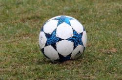 足球直播吧-英国乒乓球队强势挑战德国乒乓球队，波尔三分雨点燃全场