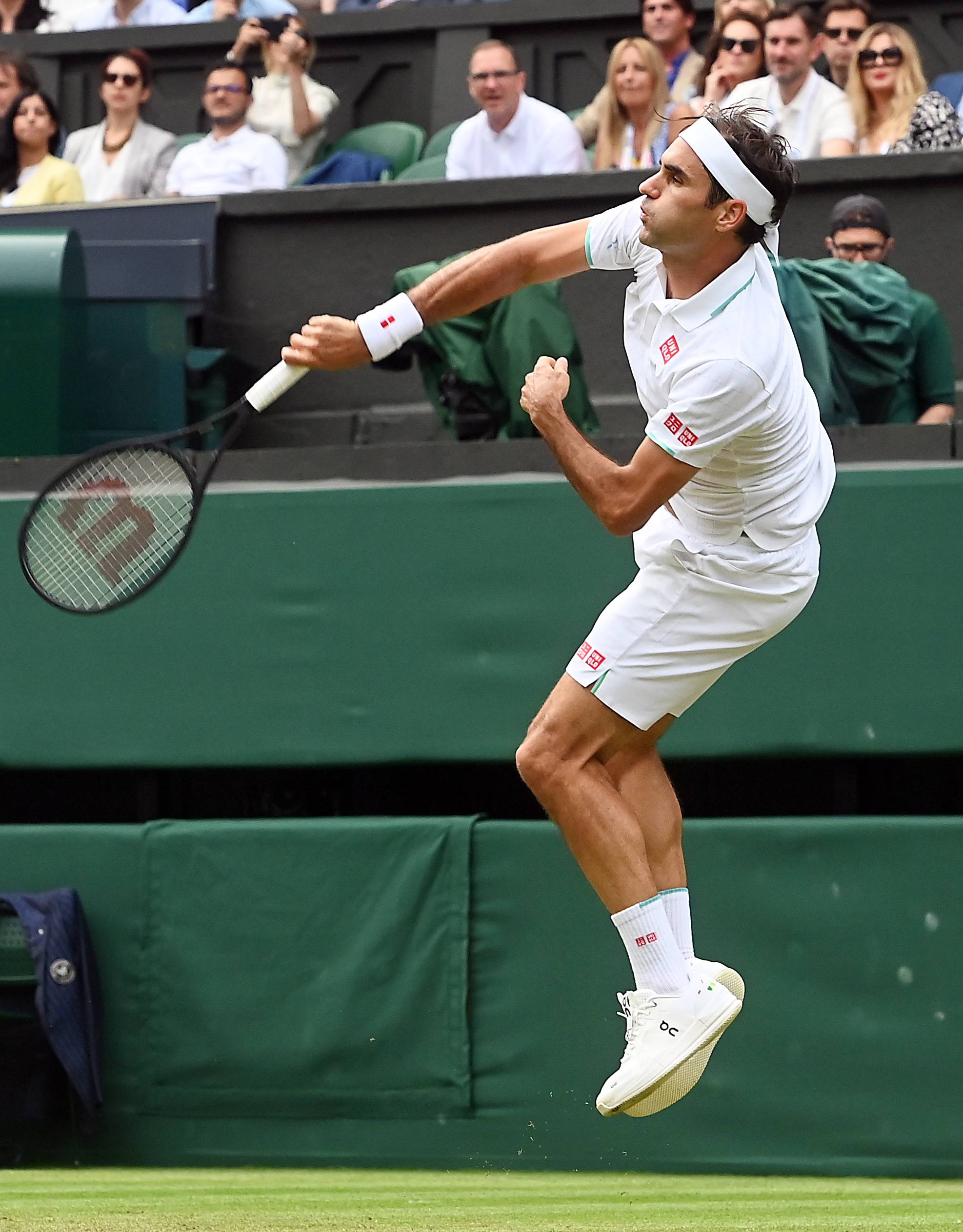 包含日本网球队爆冷英国网球队，费德勒完成帽子戏法的词条