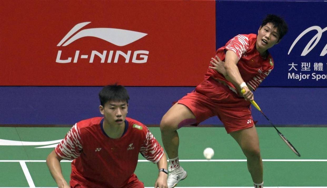 包含泰国羽毛球队轻取中国羽毛球队，辛杜爆发神勇的词条